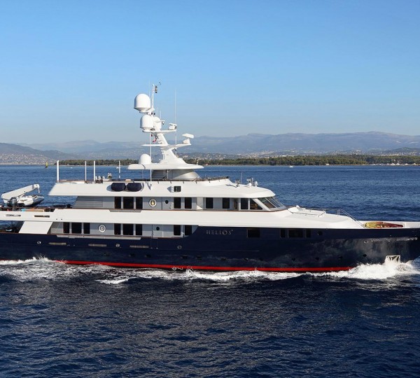 motor yacht helios 2